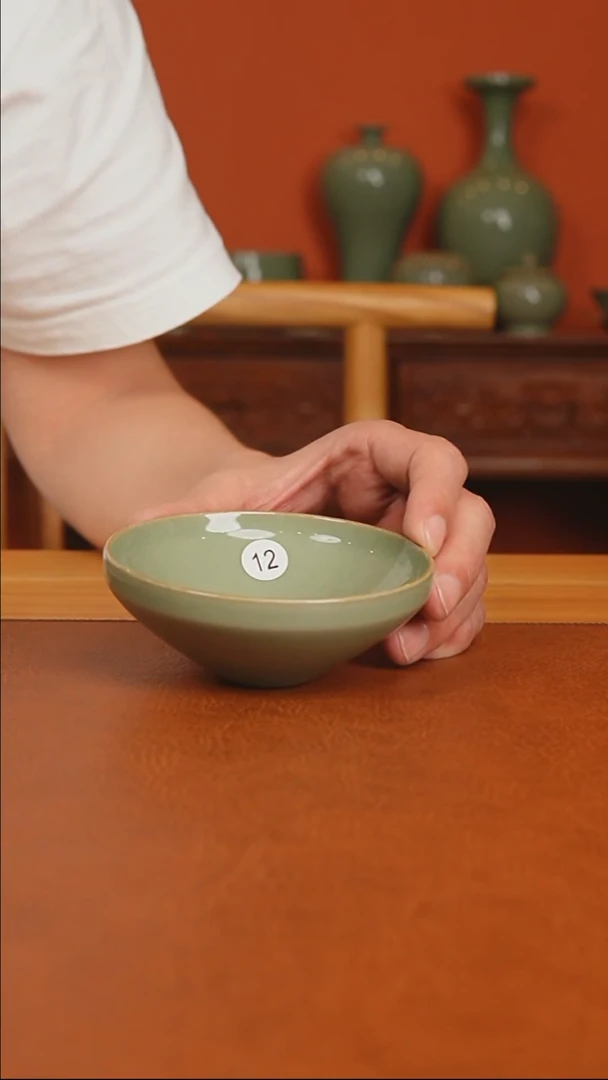 越窑秘色瓷折沿盏二级品