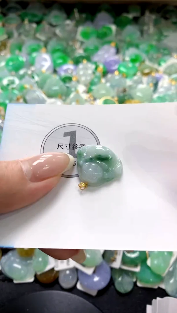 翡翠18K金镶嵌颈饰1111111111111111