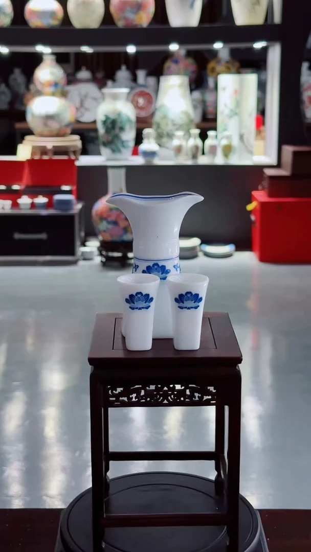 小***^釉中彩蓝牡纹一壶两杯