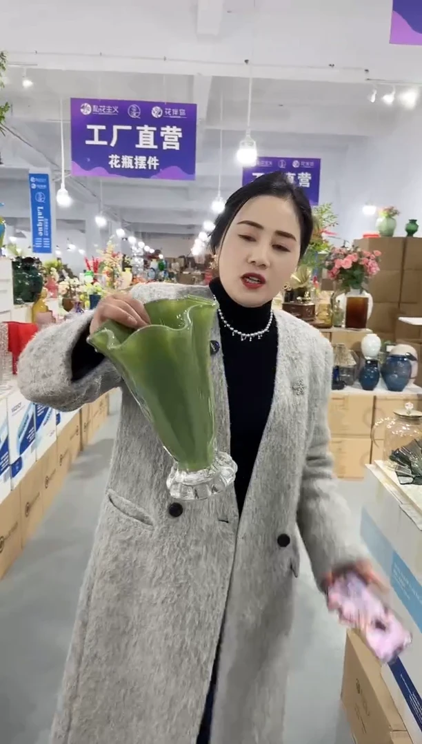 【闪购商品】玻璃安琪花瓶微瑕-OIGA