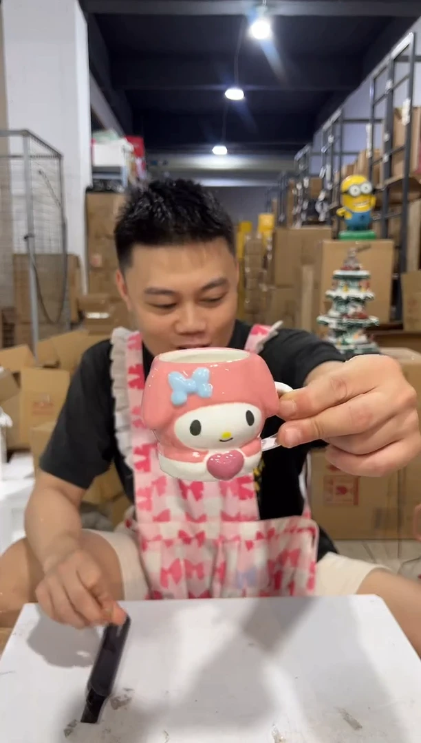 瓷片新款美乐蒂抱爱心一口杯微瑕