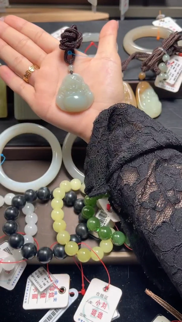 吊坠(不含链)未镶嵌和田玉我****?且末青白 正装佛公 9014975