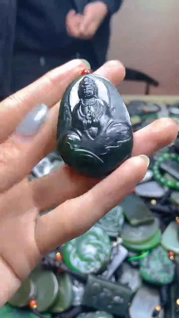 颈饰未镶嵌和田玉1