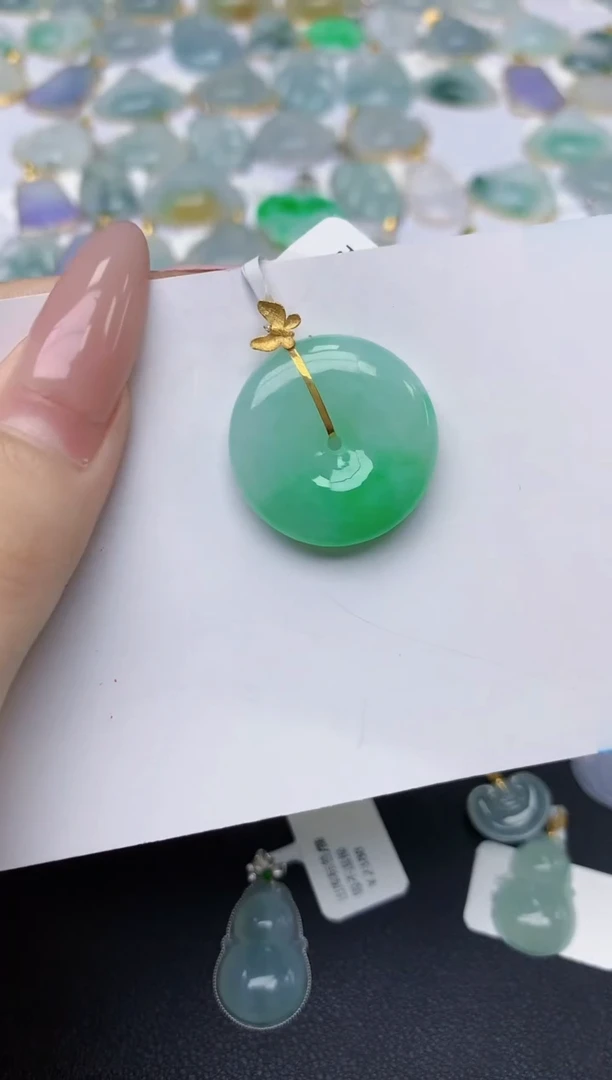 翡翠18K金镶嵌颈饰天然翡翠A货