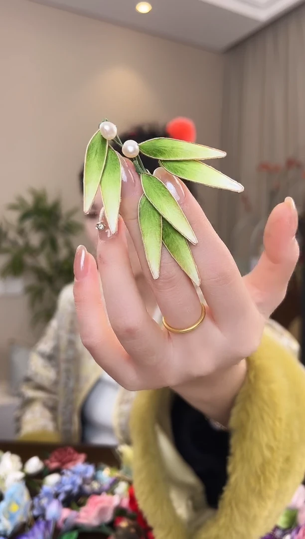 刺绣掐丝竹叶边夹