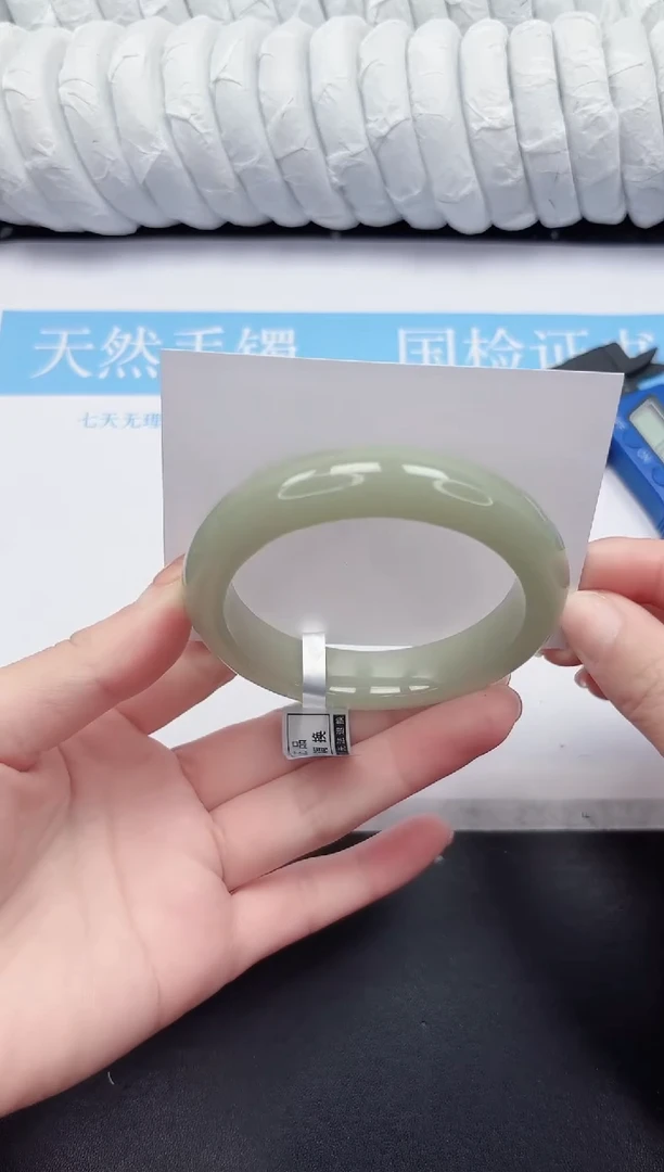 未镶嵌手镯石英质玉31-58.7DK