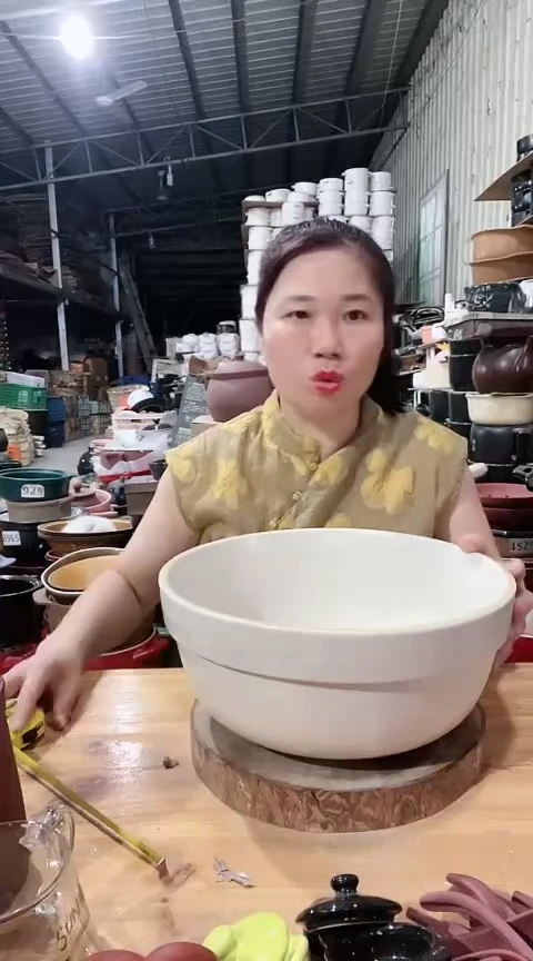 瑕疵米白和面盆一个