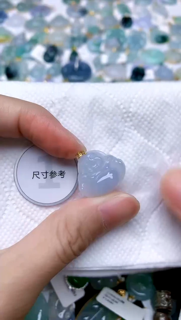 颈饰18K金镶嵌翡翠天然A货翡翠