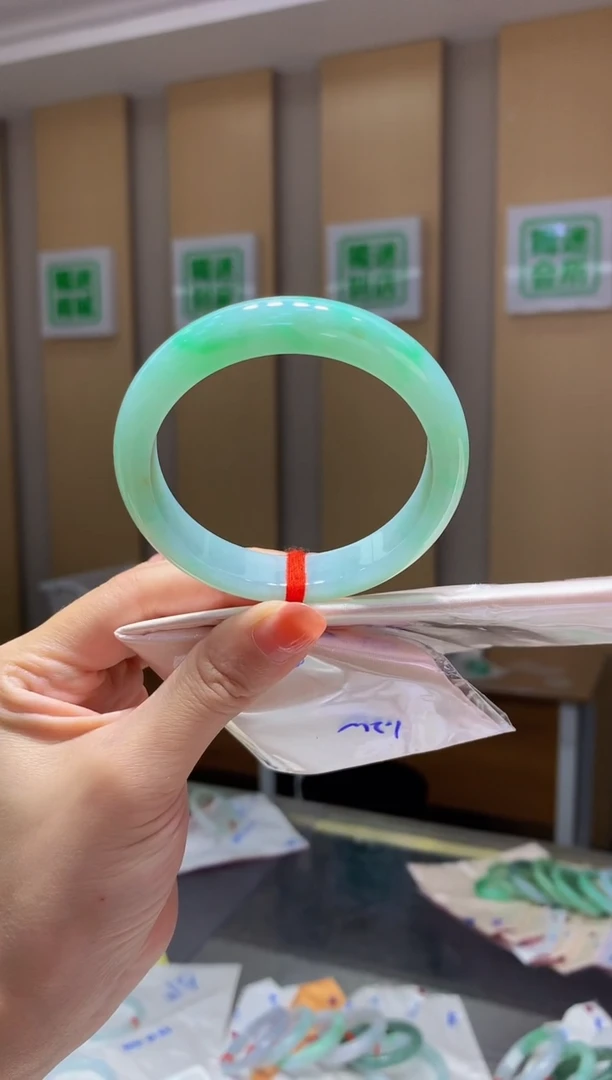 翡翠手镯未镶嵌-Q83 圈口57.3