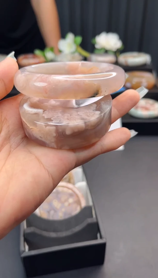 未镶嵌手镯石英质玉赠送镯心（61圈口）无证书