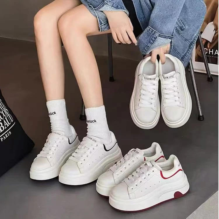 2025春季新款厚底小白鞋圆头松糕底休闲板鞋女