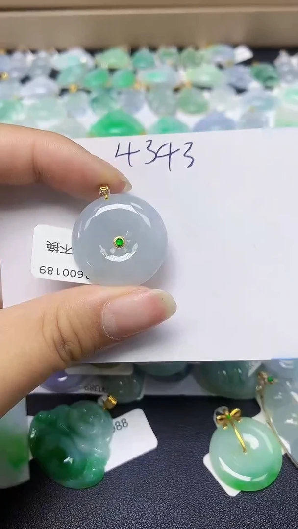 翡翠18K金镶嵌颈饰 天然缅甸翡翠A货