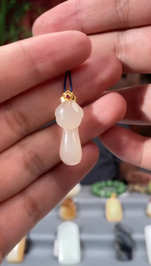 和田玉未镶嵌吊坠(不含链)1