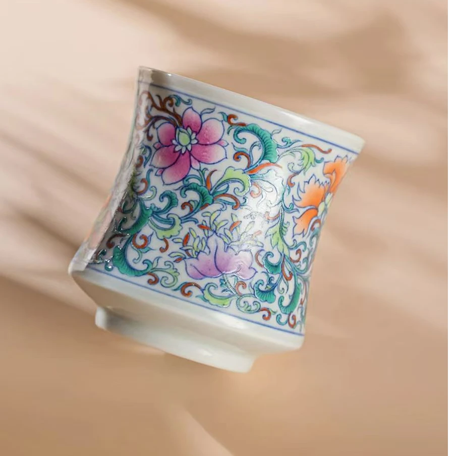 赏瓷观窑  斗彩卷草纹弧腹杯