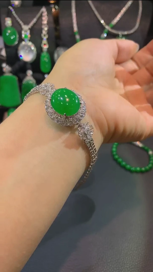 18K金镶嵌手链翡翠手链