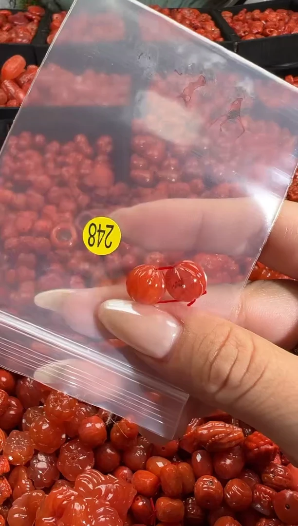 颈饰未镶嵌南红玛瑙1