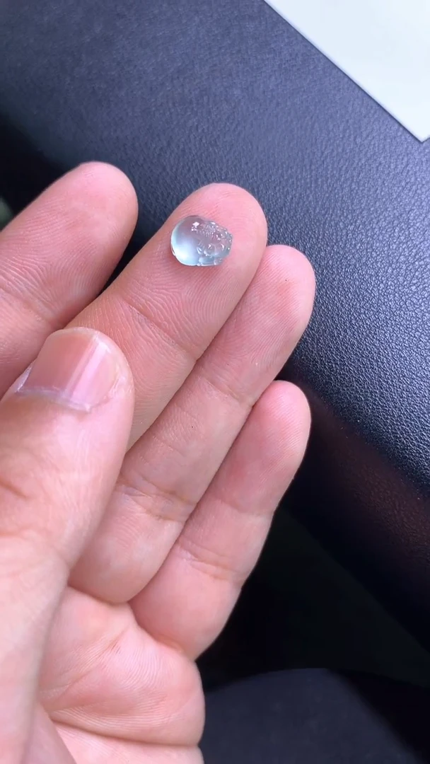 翡翠未镶嵌颈饰貔貅