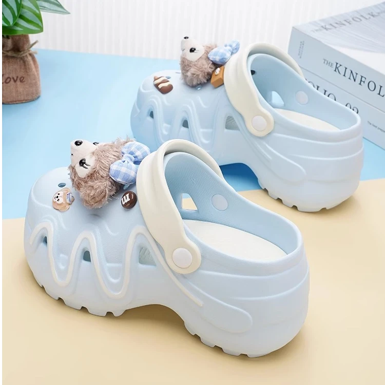 厚底洞洞鞋女夏季新款外穿防滑网红爆款海边沙滩可爱多巴胺凉拖鞋