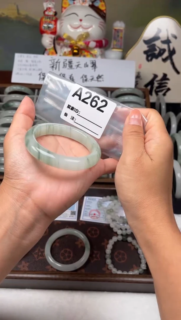 石英质玉（天山翠）手镯未镶嵌A262