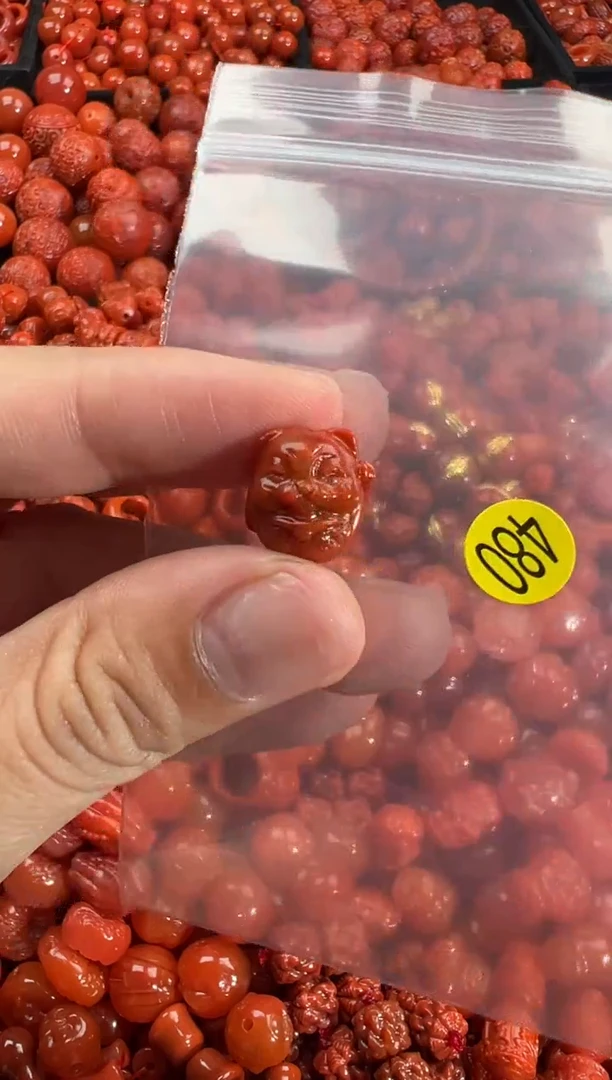 南红玛瑙未镶嵌颈饰1