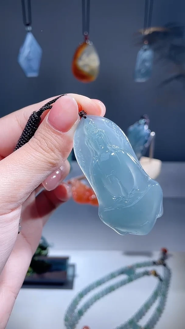 颈饰未镶嵌翡翠素衣观音