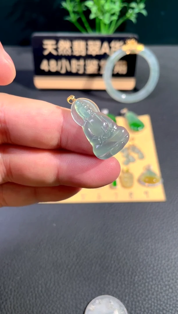 颈饰18K金镶嵌翡翠翡翠