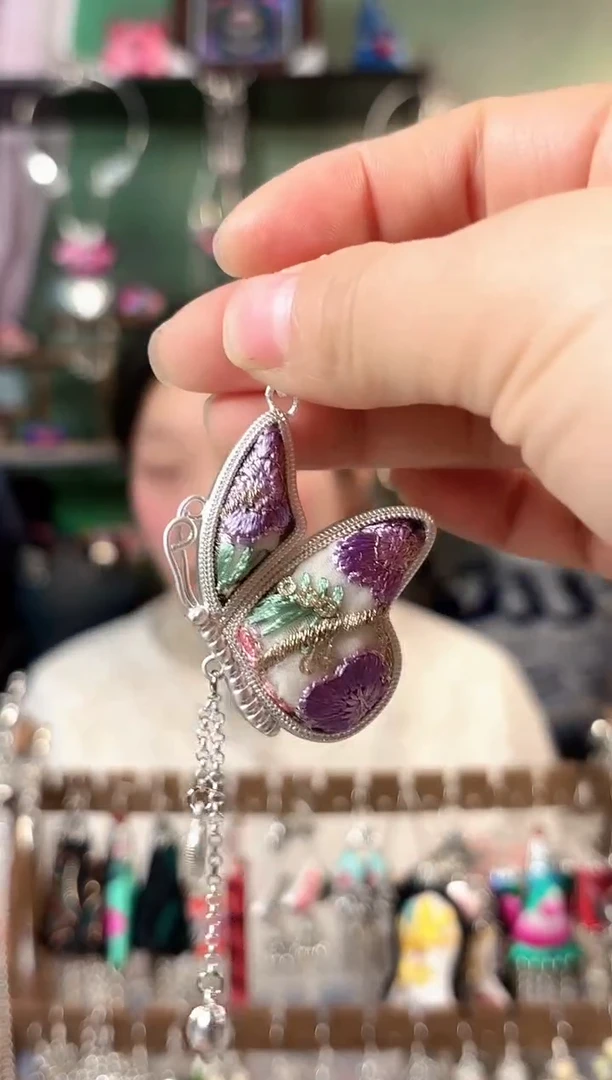 彩云南阁非遗老绣饰品614*