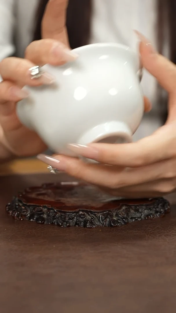 景德镇白胎压手杯
