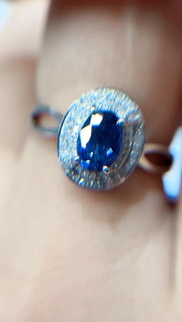 蓝宝石戒指18K金镶嵌·