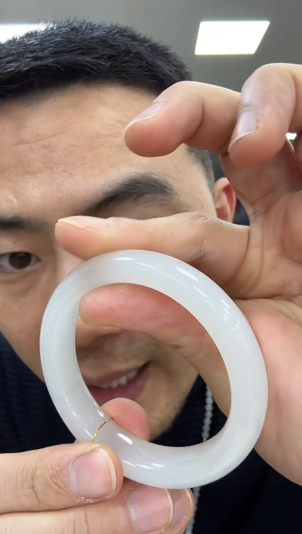 未镶嵌手镯和田玉有明显包容50-51  416