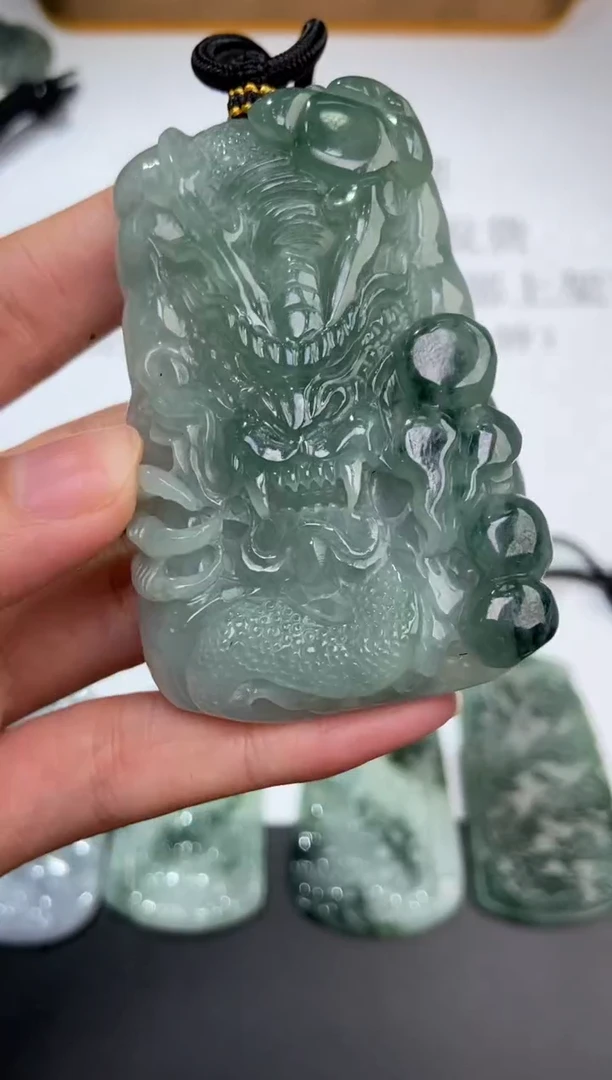 未镶嵌挂件翡翠373802     多人