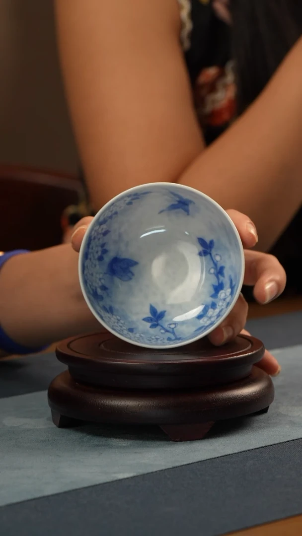 杯子非遗-王老师-内绘青花汾水蝶恋花杯