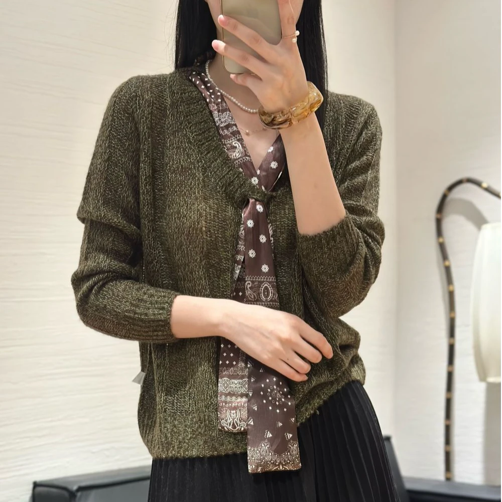 25早秋新款V领波点丝巾羊绒衫女法式秋冬新款羊绒针织毛衣女洋气