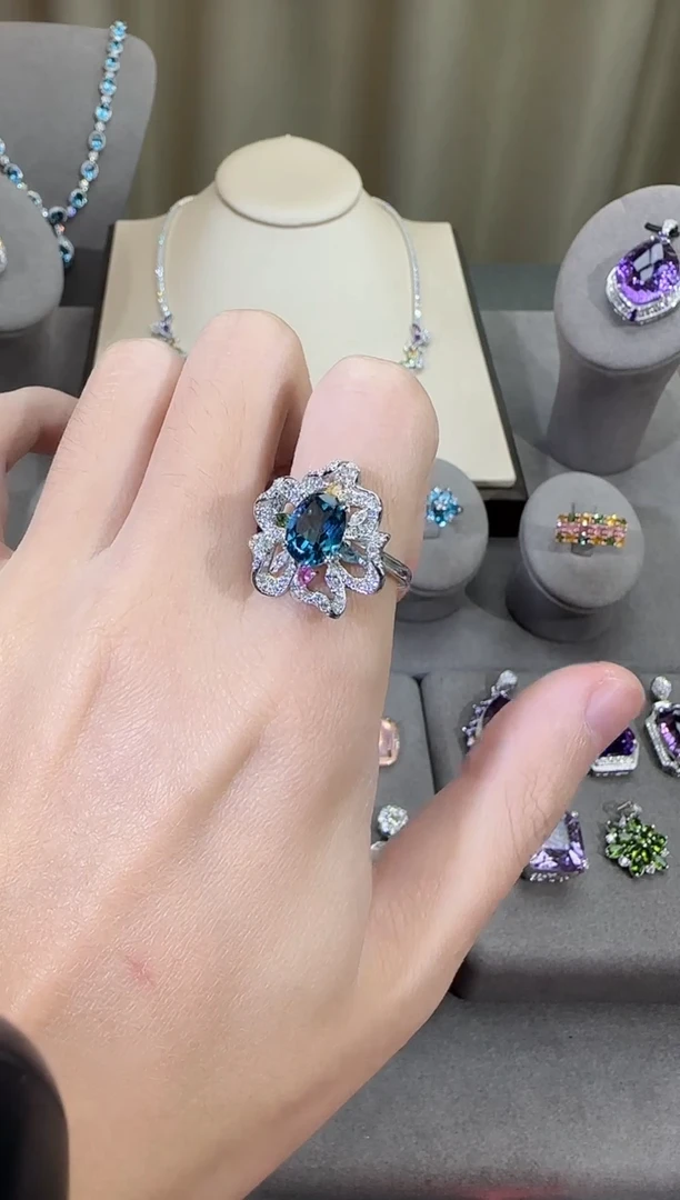 银S925镶嵌戒指托帕石10*8mm伦敦蓝戒指