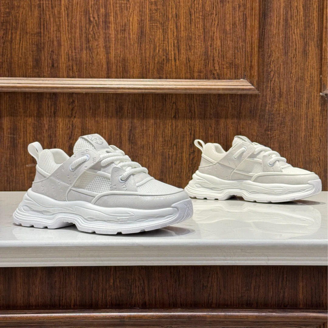 2025夏季新款时尚百搭潮流轻奢高端舒适耐磨休闲男鞋（标准码数）