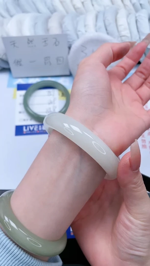 【闪购商品】石英质玉手镯未镶嵌T58-61