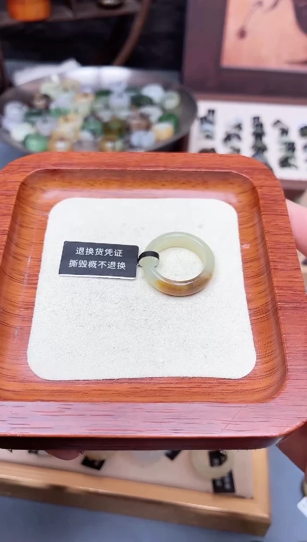 未镶嵌戒圈和田玉你****?14号