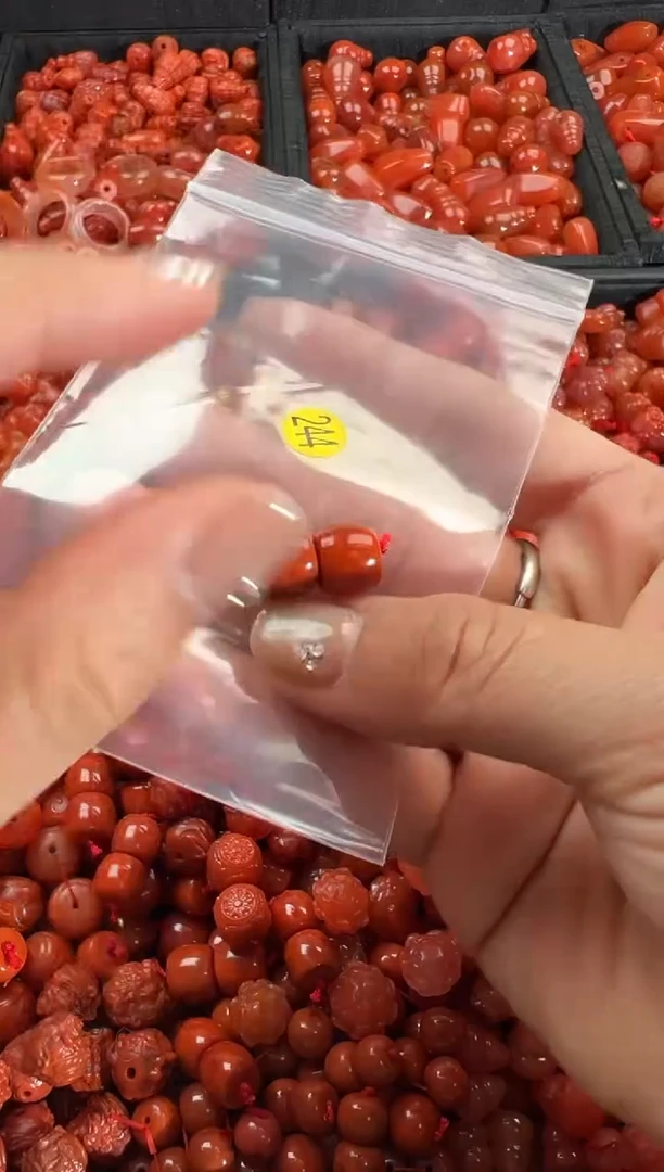 【闪购商品】南红玛瑙颈饰未镶嵌1