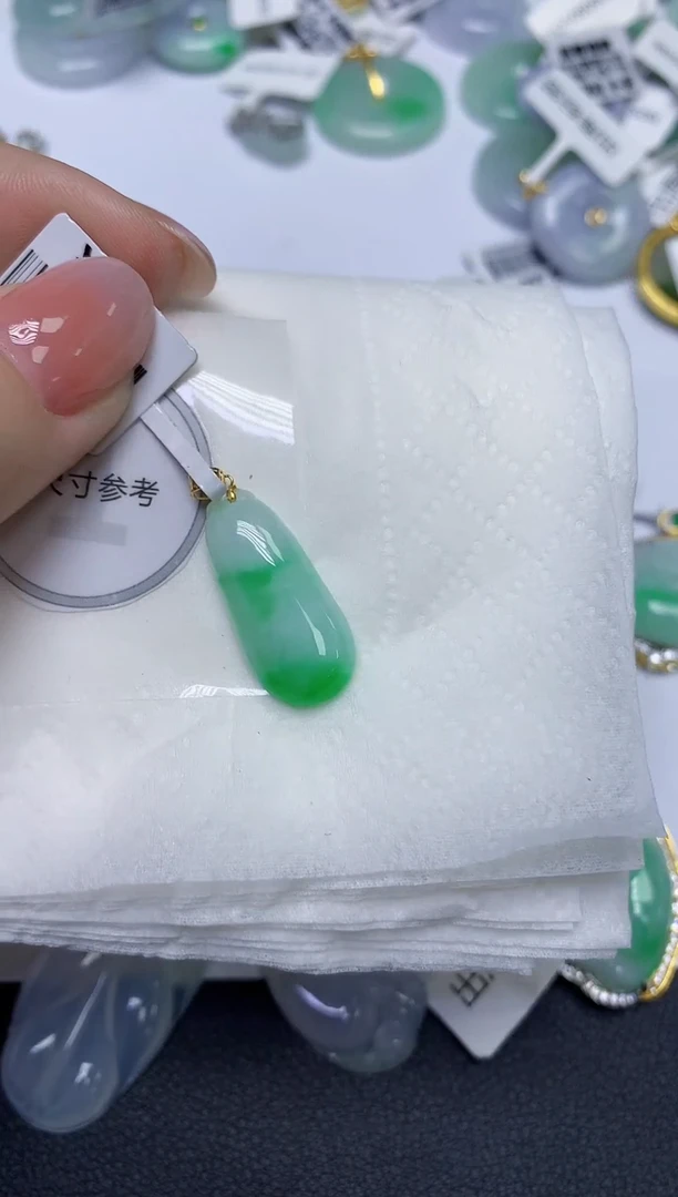 颈饰18K金镶嵌翡翠天然缅甸翡翠A货多样性发一件