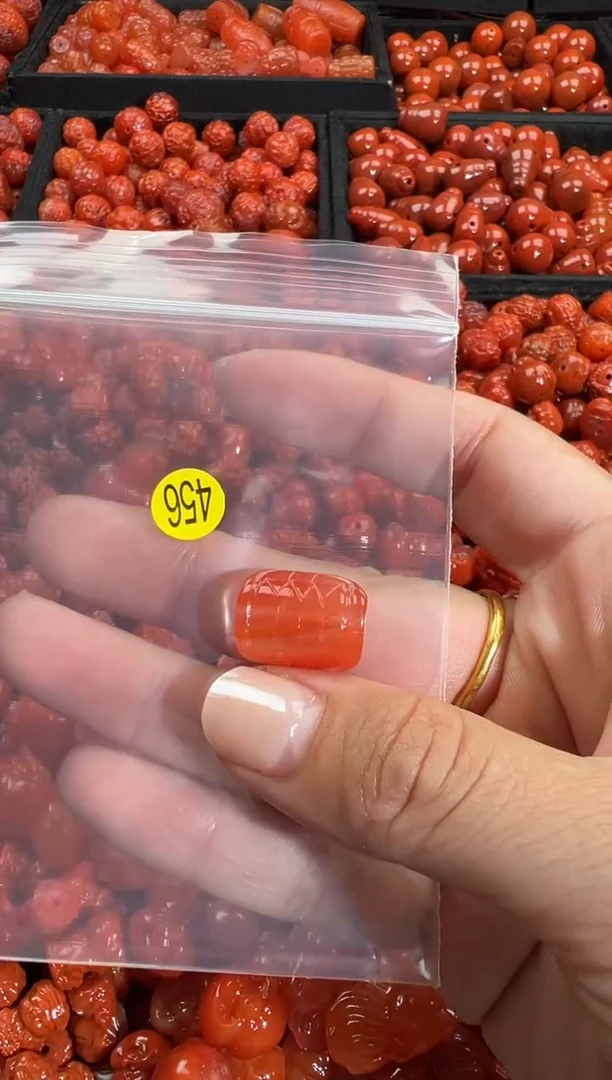 颈饰未镶嵌南红玛瑙1