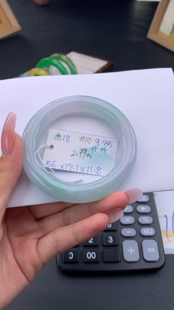 未镶嵌手镯翡翠自带#送人#，联系客服核对地址~