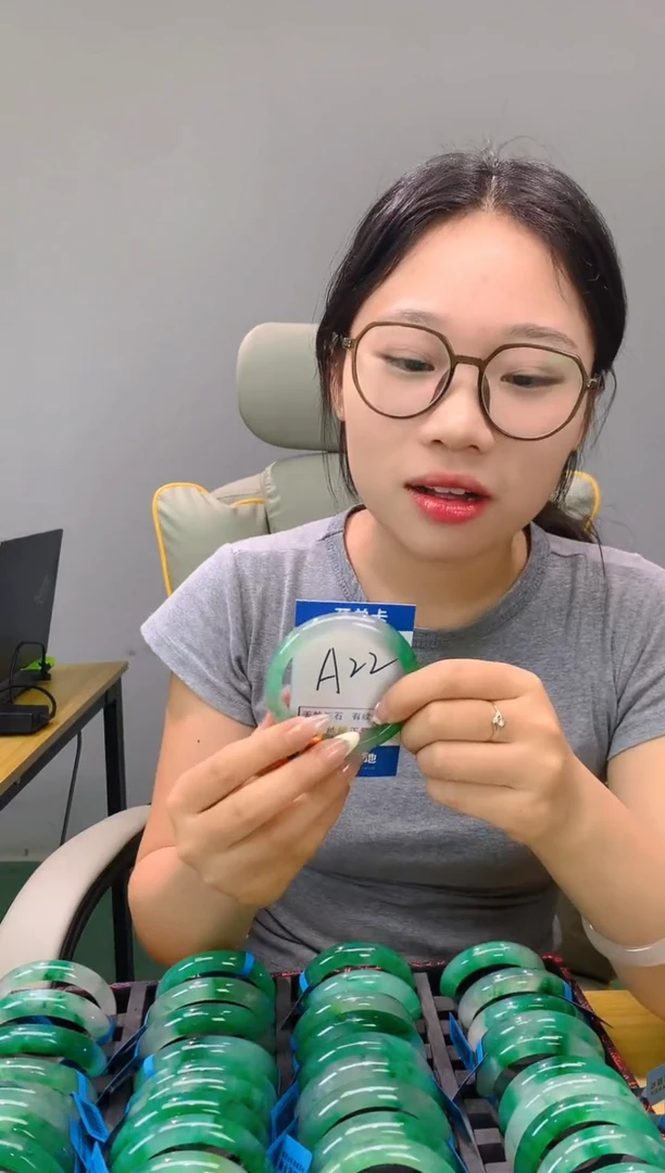 石英质玉手镯未镶嵌56