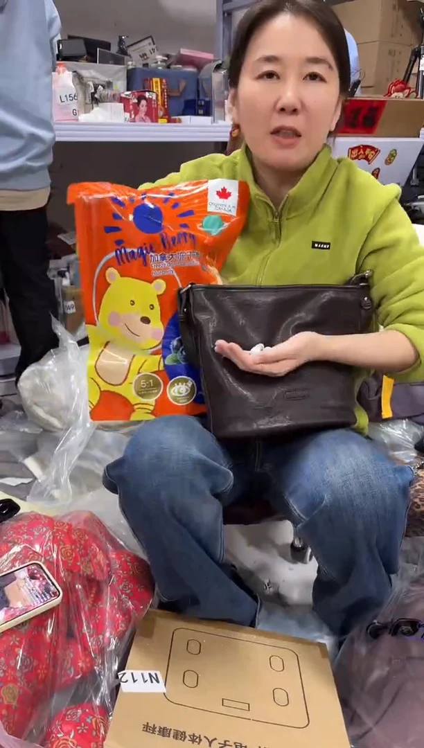 PVC点点小红心 没关注的关注一下主播 蓝梅冻干 发一袋