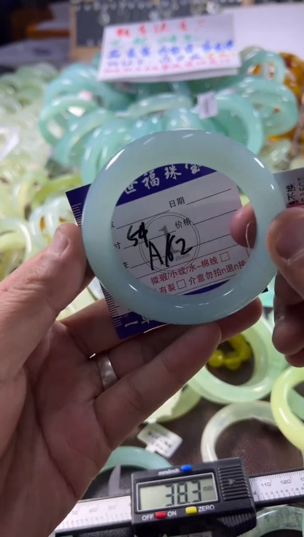 未镶嵌蛇纹石玉手镯1