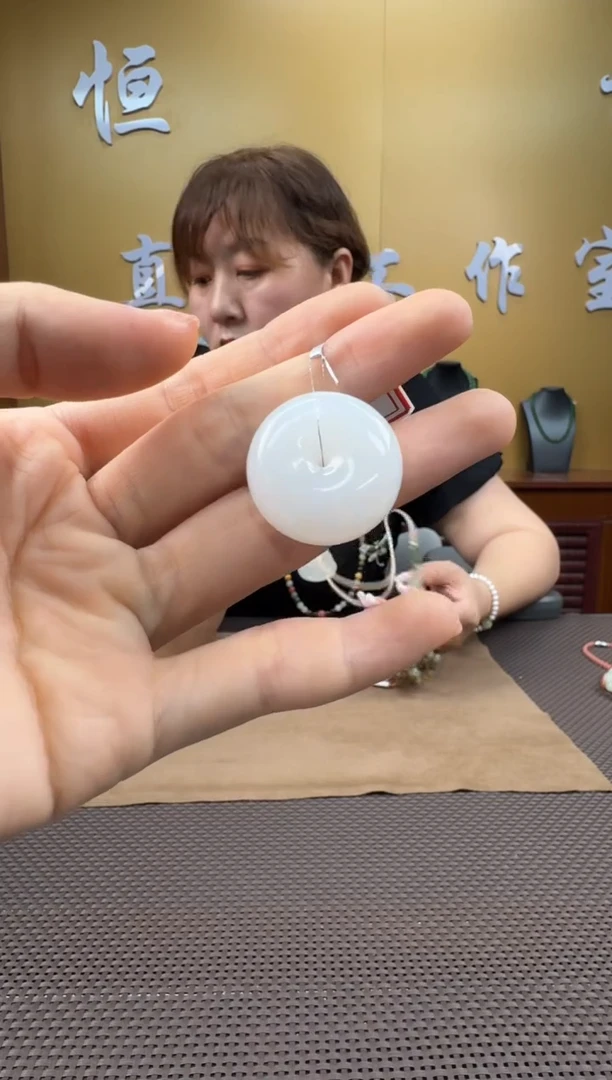 和田玉未镶嵌颈饰挂件