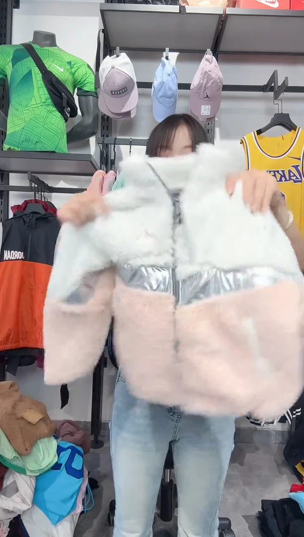 1019     编码 瑕疵款直播间过款为准 尺码 110