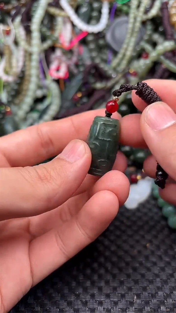 和田玉未镶嵌颈饰1