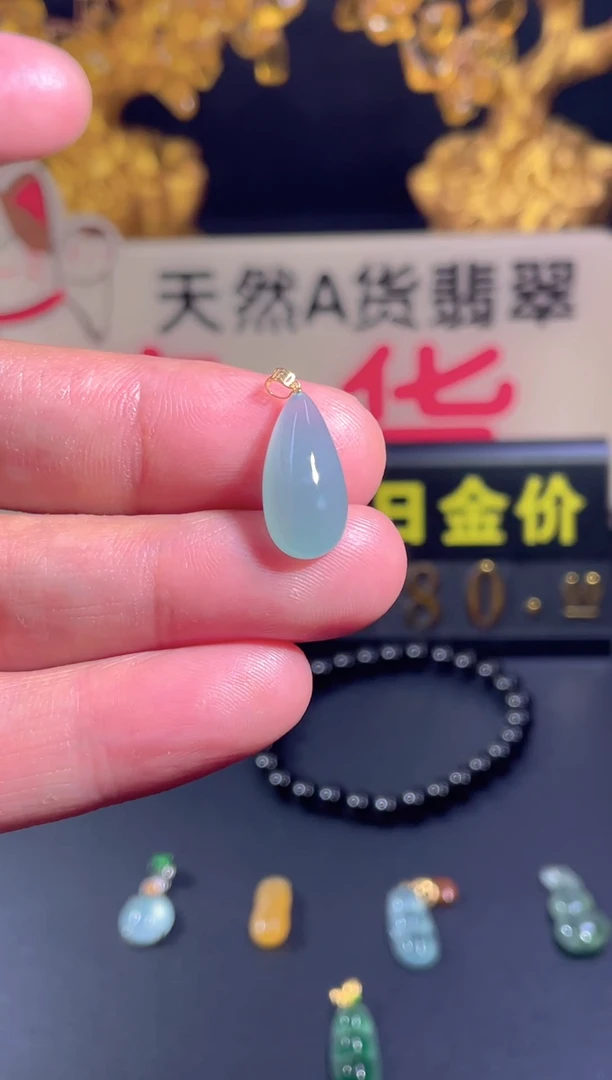 翡翠18K金镶嵌颈饰