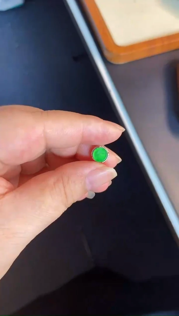 吊坠(不含链)18K金镶嵌翡翠1