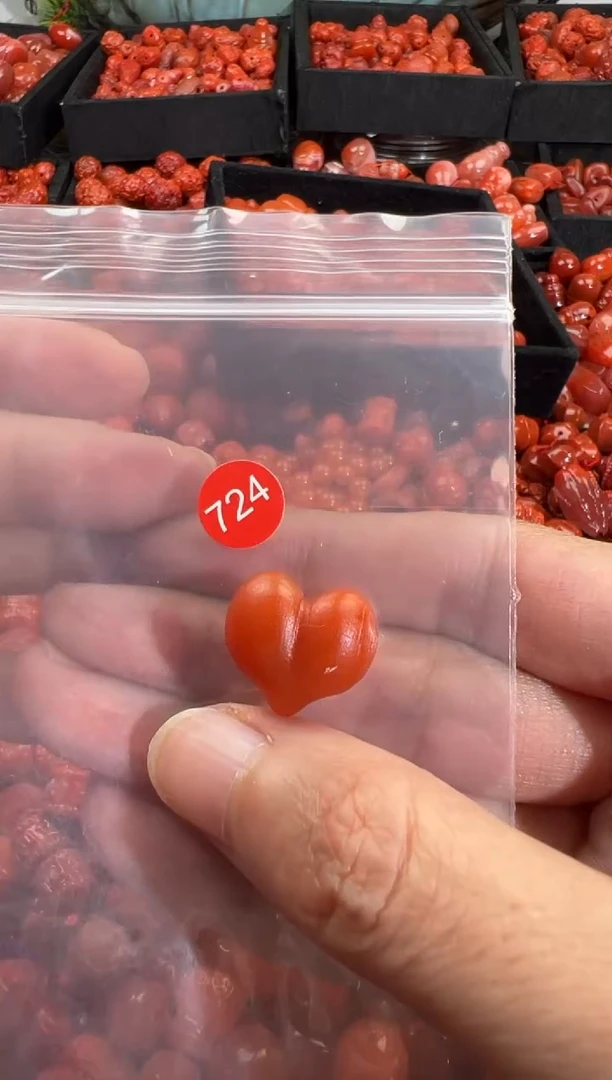 南红玛瑙未镶嵌颈饰1